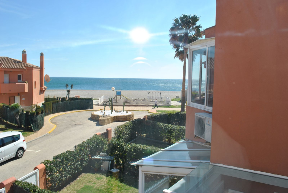 https://cdn.resales-online.com/public/55vm6kt4q3/properties/dee91851213711f0ad0102e0405b089b/w1200/1-7980e48d732b6fc85c14b43b94d2aa54.jpg?v=1745522949