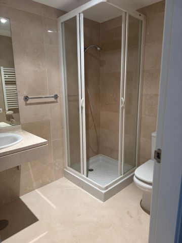 https://cdn.resales-online.com/public/sb5m6pabs6/properties/b908404c451a11f0ad0102e0405b089b/w1200/18-cc72f169493c096e712837ff5d8b6e41.jpg?v=1749632864