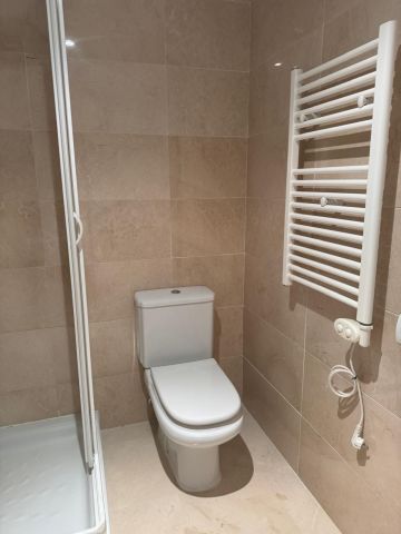 https://cdn.resales-online.com/public/sb5m6pabs6/properties/b908404c451a11f0ad0102e0405b089b/w1200/19-d0ed7da2012a09046d307c195d98e7d6.jpg?v=1749632864