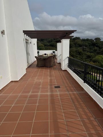 https://cdn.resales-online.com/public/sb5m6pabs6/properties/b908404c451a11f0ad0102e0405b089b/w1200/22-bcf8e6250e0bab365f900a8ac31ac040.jpg?v=1749632864