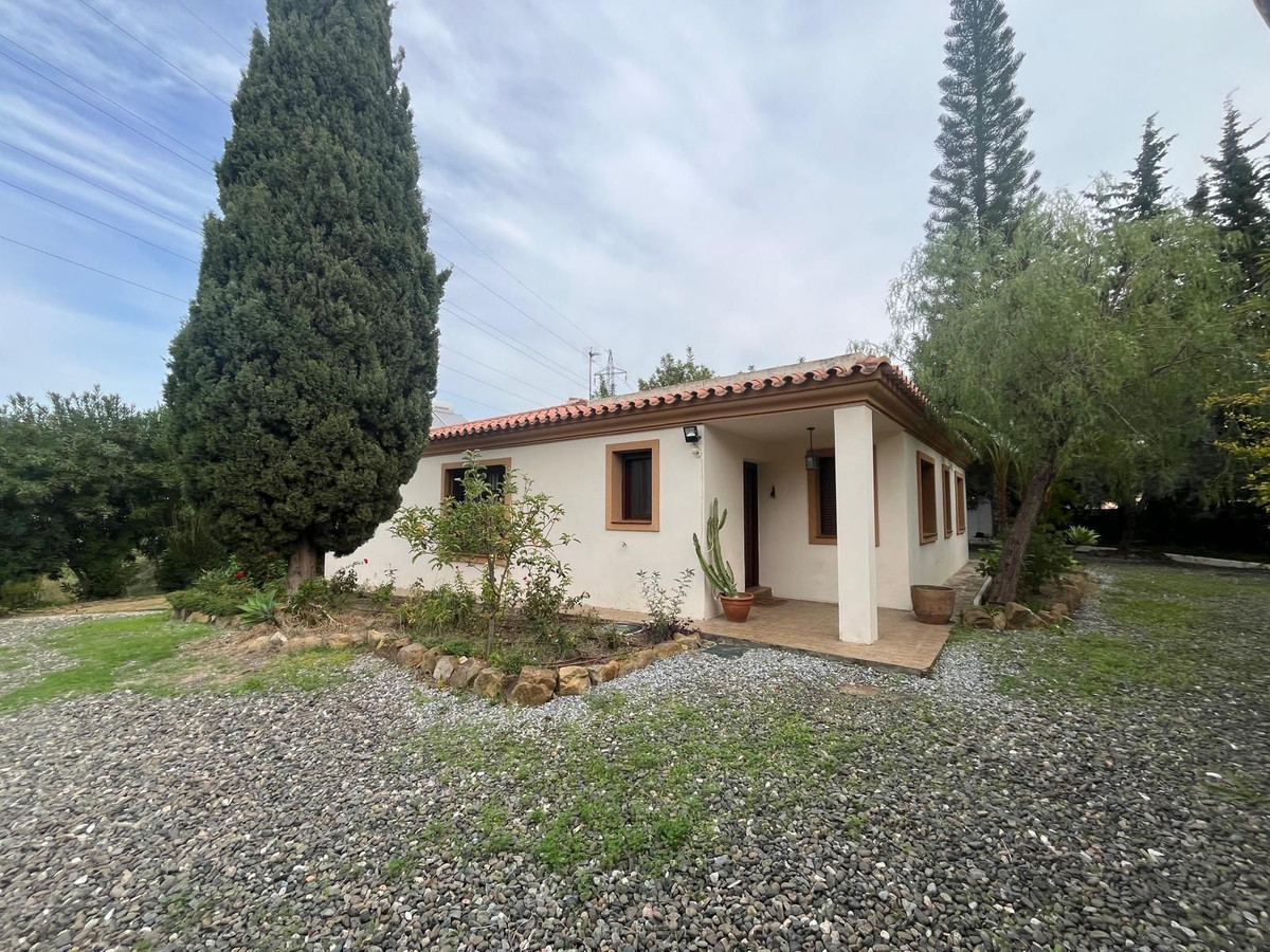 https://cdn.resales-online.com/public/7rg1k5rn6p/properties/8d90f8724c6911f0ad0102e0405b089b/w1200/1-7980e48d732b6fc85c14b43b94d2aa54.jpg?v=1750334096