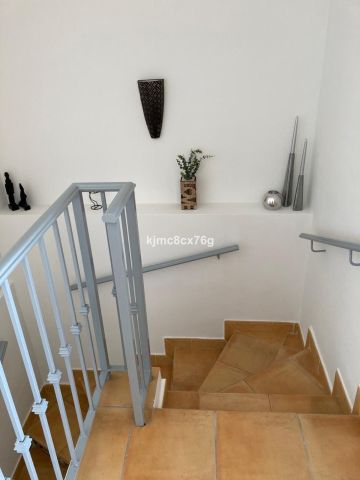 https://cdn.resales-online.com/public/kjmc8cx76g/properties/19289cc3349b11f0ad0102e0405b089b/w1200/12-53013098fcab6c38b1379cd33298e050.jpg?v=1750418997