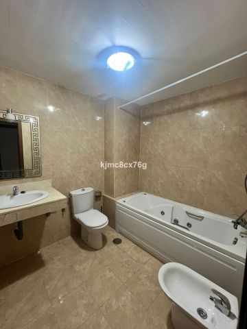 https://cdn.resales-online.com/public/kjmc8cx76g/properties/19289cc3349b11f0ad0102e0405b089b/w1200/19-d0ed7da2012a09046d307c195d98e7d6.jpg?v=1750418997