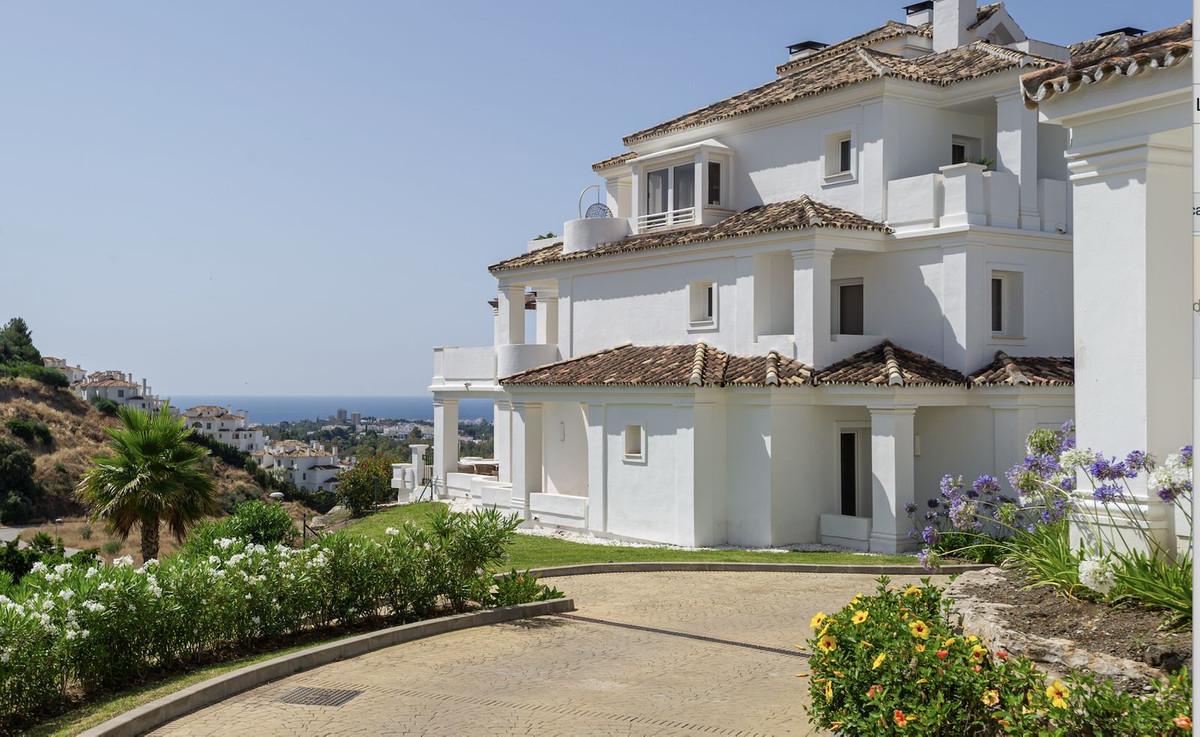 https://cdn.resales-online.com/public/rqh9r7fpco/properties/aa1d9d7b4e9211f0ad0102e0405b089b/w1200/1-7980e48d732b6fc85c14b43b94d2aa54.jpg?v=1750512118