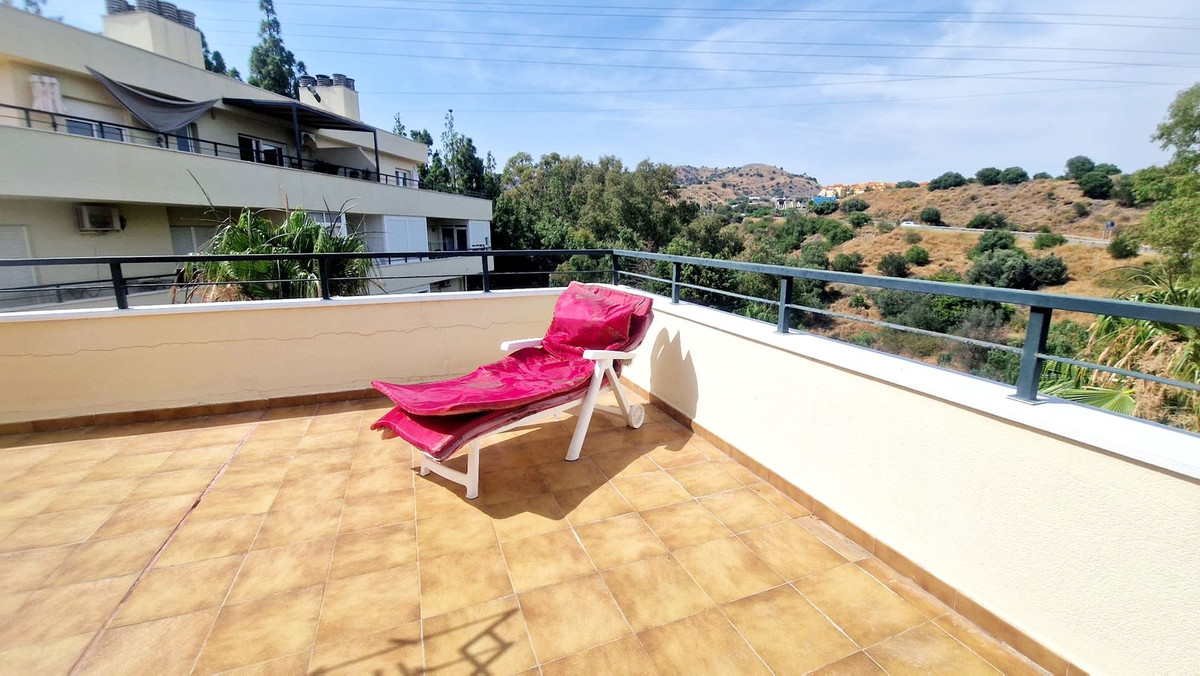 https://cdn.resales-online.com/public/71gem70cuh/properties/47cf651f4dd811f0ad0102e0405b089b/w1200/1-7980e48d732b6fc85c14b43b94d2aa54.jpg?v=1750689036