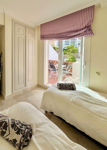 https://cdn.resales-online.com/public/b5pwwvyejo/properties/31c834e94dae11f0ad0102e0405b089b/w1200/17-dd5fcd4f0eb487dfa3803f7e20814c0e.jpg?v=1750411166