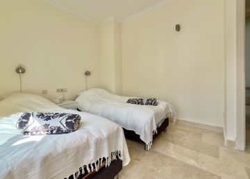 https://cdn.resales-online.com/public/b5pwwvyejo/properties/31c834e94dae11f0ad0102e0405b089b/w1200/18-cc72f169493c096e712837ff5d8b6e41.jpg?v=1750411166