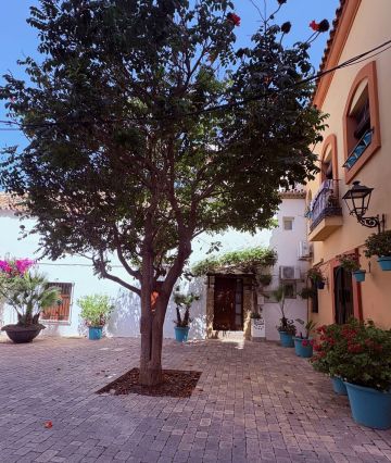 https://cdn.resales-online.com/public/iri9q5dl17/properties/d312d9a7414111f0ad0102e0405b089b/w1200/12-53013098fcab6c38b1379cd33298e050.jpg?v=1749046562