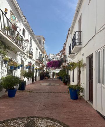 https://cdn.resales-online.com/public/iri9q5dl17/properties/d312d9a7414111f0ad0102e0405b089b/w1200/2-5bd7b9d04b45e33852eaf0ec6670150d.jpg?v=1749046562