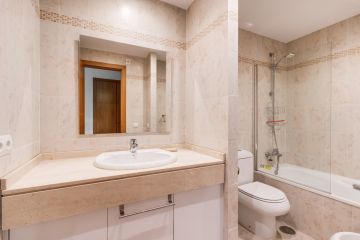 https://cdn.resales-online.com/public/xxgluerdu7/properties/f33aa3724e5911f0ad0102e0405b089b/w1200/11-20939a0134ad724a8cb2a801094d15a4.jpg?v=1750484468