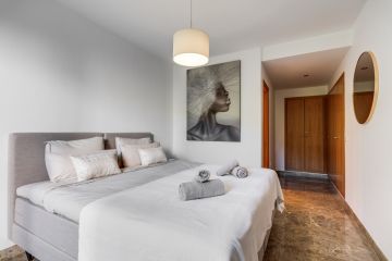 https://cdn.resales-online.com/public/xxgluerdu7/properties/f33aa3724e5911f0ad0102e0405b089b/w1200/13-5fd73dea700db77384c091ca9818b1a9.jpg?v=1750484468