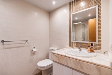 https://cdn.resales-online.com/public/xxgluerdu7/properties/f33aa3724e5911f0ad0102e0405b089b/w1200/17-dd5fcd4f0eb487dfa3803f7e20814c0e.jpg?v=1750484468