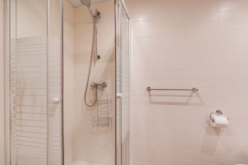 https://cdn.resales-online.com/public/xxgluerdu7/properties/f33aa3724e5911f0ad0102e0405b089b/w1200/18-cc72f169493c096e712837ff5d8b6e41.jpg?v=1750484468