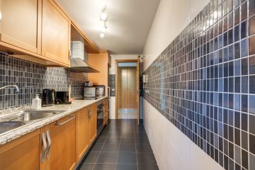 https://cdn.resales-online.com/public/xxgluerdu7/properties/f33aa3724e5911f0ad0102e0405b089b/w1200/9-467d0cee5b725f3ef65f102a0c2e69c0.jpg?v=1750484468