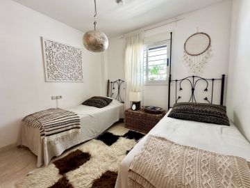 https://cdn.resales-online.com/public/b0p5lfclw8/properties/71892a1051be11f0ad0102e0405b089b/w1200/10-bb915d1cb19341576dcdc994b81ab9c5.jpg?v=1750862543