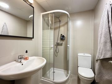 https://cdn.resales-online.com/public/b0p5lfclw8/properties/71892a1051be11f0ad0102e0405b089b/w1200/11-20939a0134ad724a8cb2a801094d15a4.jpg?v=1750862543
