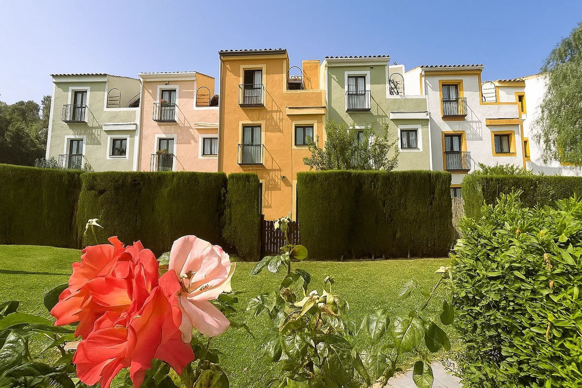 https://cdn.resales-online.com/public/qpbhmtc6rk/properties/ab4af28651b111f0ad0102e0405b089b/w1200/1-7980e48d732b6fc85c14b43b94d2aa54.jpg?v=1750852310