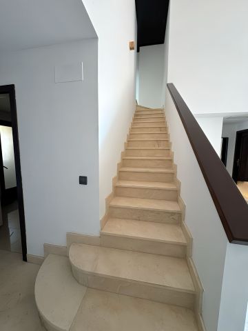 https://cdn.resales-online.com/public/qph8q6eobndgyqok/properties/12dd8d0751a011f0ad0102e0405b089b/w1200/25-45e7a00e8ada30030040e20a35fbccfd.jpg?v=1750845783