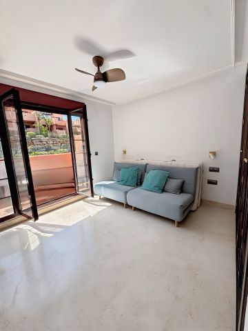 https://cdn.resales-online.com/public/qph8q6eobndgyqok/properties/12dd8d0751a011f0ad0102e0405b089b/w1200/27-f6e8bc237ba13ac4c268badec6354f3d.jpg?v=1750845783