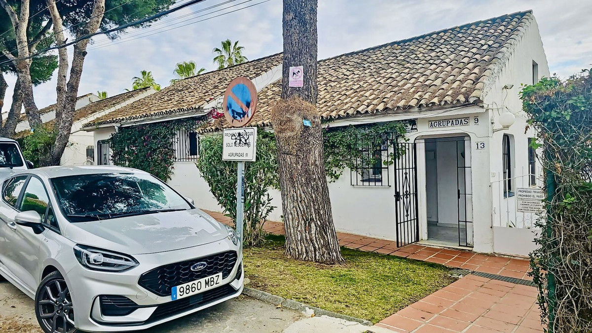 https://cdn.resales-online.com/public/ff7xgv5e2d47ogea/properties/6e58dea8528a11f0ad0102e0405b089b/w1200/1-7980e48d732b6fc85c14b43b94d2aa54.jpg?v=1750945772