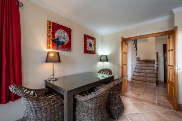 https://cdn.resales-online.com/public/uskiv5u659/properties/2ec632ad4c4c11f0ad0102e0405b089b/w1200/10-bb915d1cb19341576dcdc994b81ab9c5.jpg?v=1750327776
