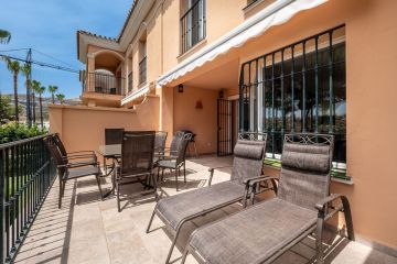 https://cdn.resales-online.com/public/uskiv5u659/properties/2ec632ad4c4c11f0ad0102e0405b089b/w1200/12-53013098fcab6c38b1379cd33298e050.jpg?v=1750327776