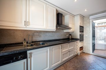 https://cdn.resales-online.com/public/uskiv5u659/properties/2ec632ad4c4c11f0ad0102e0405b089b/w1200/14-d70dc3102c00d7be0e872dfe1c1f86d7.jpg?v=1750327776