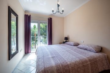 https://cdn.resales-online.com/public/uskiv5u659/properties/2ec632ad4c4c11f0ad0102e0405b089b/w1200/20-d1f7658cbe4ba6cd8666fec30fba80ad.jpg?v=1750327776