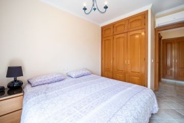 https://cdn.resales-online.com/public/uskiv5u659/properties/2ec632ad4c4c11f0ad0102e0405b089b/w1200/21-2c707e7c511429b4f8ec4ee5f221ddb6.jpg?v=1750327776