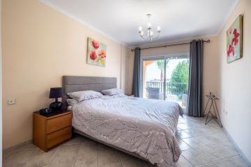 https://cdn.resales-online.com/public/uskiv5u659/properties/2ec632ad4c4c11f0ad0102e0405b089b/w1200/6-241328e1bcc9c0d8ce1222beb6c967a8.jpg?v=1750327776