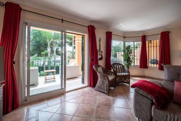 https://cdn.resales-online.com/public/uskiv5u659/properties/2ec632ad4c4c11f0ad0102e0405b089b/w1200/7-aa4cc561180b369757c0bb4af9886cd3.jpg?v=1750327776