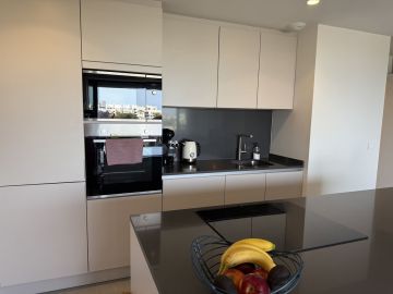 https://cdn.resales-online.com/public/6xjqqps9di/properties/01d43f8c527e11f0ad0102e0405b089b/w1200/13-5fd73dea700db77384c091ca9818b1a9.jpg?v=1751043921