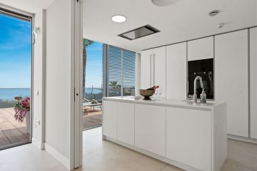 https://cdn.resales-online.com/public/d6ryyx1glq/properties/2bbf0324551411f0ac7202a3ded47a2d/w1200/29-7c2f312881aea9bbe9ddaeb9640e2c9a.jpg?v=1751225564