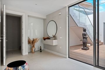 https://cdn.resales-online.com/public/d6ryyx1glq/properties/2bbf0324551411f0ac7202a3ded47a2d/w1200/37-1d70d218e897435ff17cdff8e99bb5bf.jpg?v=1751225564