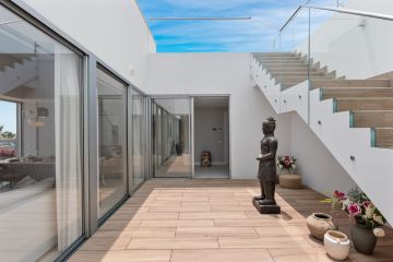 https://cdn.resales-online.com/public/d6ryyx1glq/properties/2bbf0324551411f0ac7202a3ded47a2d/w1200/38-9b9a71c4c46e127e5c6f91a74b158396.jpg?v=1751225564