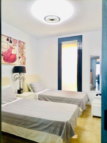 https://cdn.resales-online.com/public/86l1hlirt4ijpwtd/properties/271c0196533111f0ad0102e0405b089b/w1200/10-bb915d1cb19341576dcdc994b81ab9c5.jpg?v=1751400508