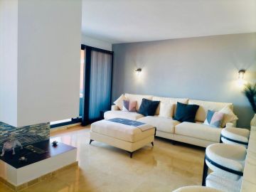 https://cdn.resales-online.com/public/86l1hlirt4ijpwtd/properties/271c0196533111f0ad0102e0405b089b/w1200/15-11d12f2f454f2f5e9b981fdd8b901d51.jpg?v=1751400508