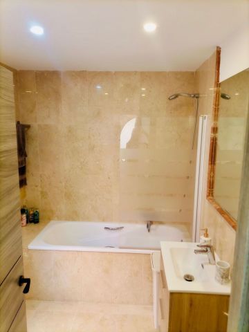https://cdn.resales-online.com/public/86l1hlirt4ijpwtd/properties/271c0196533111f0ad0102e0405b089b/w1200/20-d1f7658cbe4ba6cd8666fec30fba80ad.jpg?v=1751400508