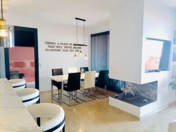 https://cdn.resales-online.com/public/86l1hlirt4ijpwtd/properties/271c0196533111f0ad0102e0405b089b/w1200/8-e64a9055bba3e77ac8aca3b893cdf826.jpg?v=1751400508