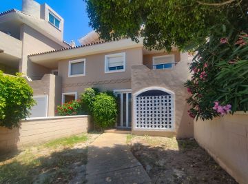 https://cdn.resales-online.com/public/a9figrji1h/properties/857b3ed5568e11f0ac7202a3ded47a2d/w1200/1-7980e48d732b6fc85c14b43b94d2aa54.jpg?v=1751386758