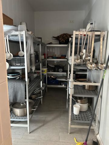 https://cdn.resales-online.com/public/dd5udt2bzb/properties/5fc10df3510f11f0ad0102e0405b089b/w1200/16-ec67b526875bf0124b6ce4328a754439.jpg?v=1750838904