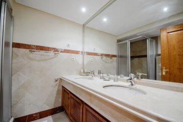 https://cdn.resales-online.com/public/lut5804kvq/properties/cd947fe857cc11f0ac7202a3ded47a2d/w1200/12-53013098fcab6c38b1379cd33298e050.jpg?v=1751523358