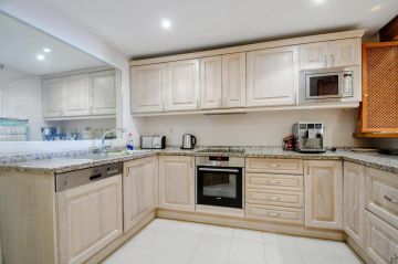 https://cdn.resales-online.com/public/lut5804kvq/properties/cd947fe857cc11f0ac7202a3ded47a2d/w1200/8-e64a9055bba3e77ac8aca3b893cdf826.jpg?v=1751523358
