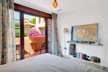 https://cdn.resales-online.com/public/760yuzkts4/properties/cd7db42656a611f0ac7202a3ded47a2d/w1200/52-aa08978ddec66a09ad5932aa90b5d90c.jpg?v=1751608303