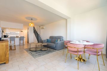 https://cdn.resales-online.com/public/mf919c1vse/properties/a81fd343bc3411ed84bd0217bc231ef4/w1200/13-5fd73dea700db77384c091ca9818b1a9.jpg?v=1751553519