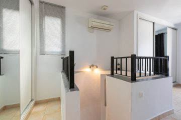 https://cdn.resales-online.com/public/mf919c1vse/properties/a81fd343bc3411ed84bd0217bc231ef4/w1200/18-cc72f169493c096e712837ff5d8b6e41.jpg?v=1751553519