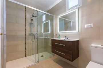 https://cdn.resales-online.com/public/mf919c1vse/properties/a81fd343bc3411ed84bd0217bc231ef4/w1200/21-2c707e7c511429b4f8ec4ee5f221ddb6.jpg?v=1751553519