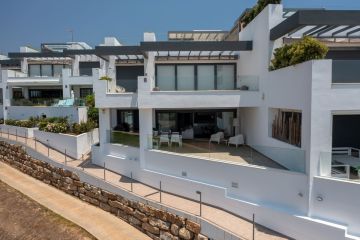 https://cdn.resales-online.com/public/su2jrcdvgq/properties/7ac4d196574411f0ac7202a3ded47a2d/w1200/36-be7efbbd8b294061d3f27cb7c37865bb.jpg?v=1751465423