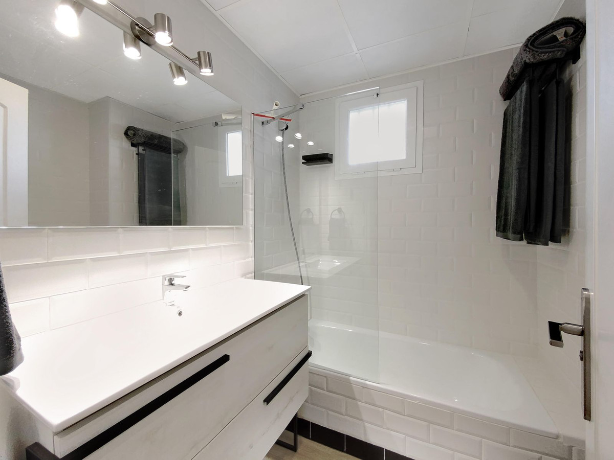 https://cdn.resales-online.com/public/hh17fycxeq/properties/5aef101f5a7c11f086ca02a3ded47a2d/w1200/1-7980e48d732b6fc85c14b43b94d2aa54.jpg?v=1751826256