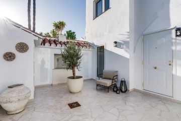 https://cdn.resales-online.com/public/b3evhsn1uj/properties/4da7cf1b595f11f086ca02a3ded47a2d/w1200/7-aa4cc561180b369757c0bb4af9886cd3.jpg?v=1751696230